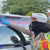  Satlantas Polres Maros Laksanakan Giat Pemasangan Stiker Himbauan "Ayo Pakai Masker" 