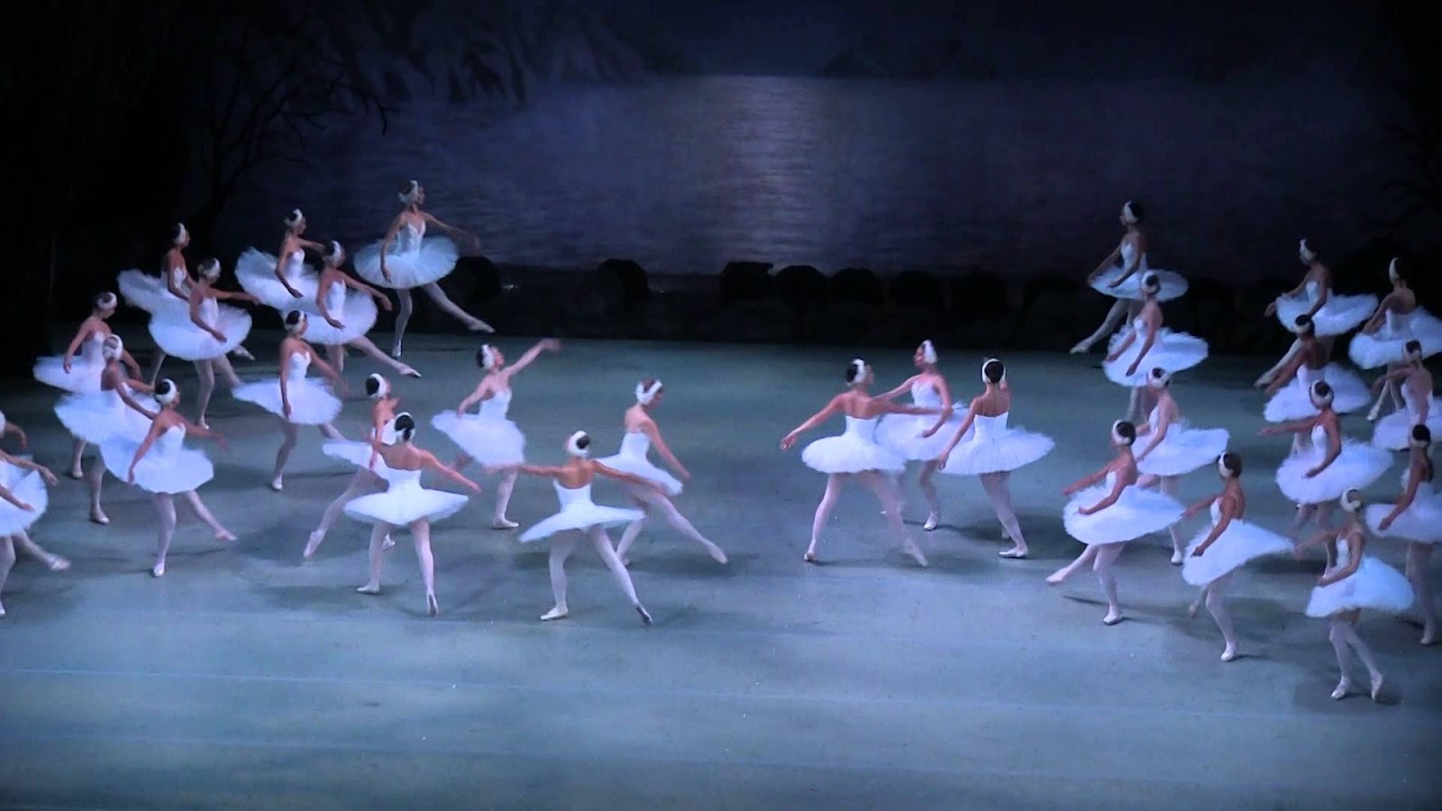 Танец лебединое озеро видео. Лебединое озеро Неаполитанский танец. Лебединое озеро фрагмент. Лебединое озеро ХАТОБ. Неаполитанский танец из балета Лебединое озеро.