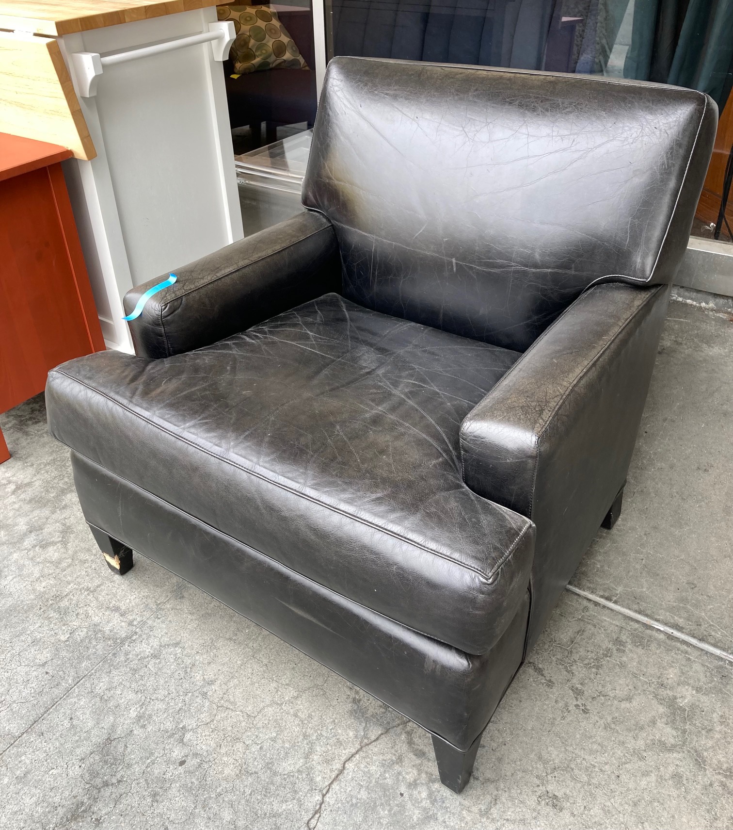 UHURU FURNITURE & COLLECTIBLES SOLD 106691 Crate + Barrel Black