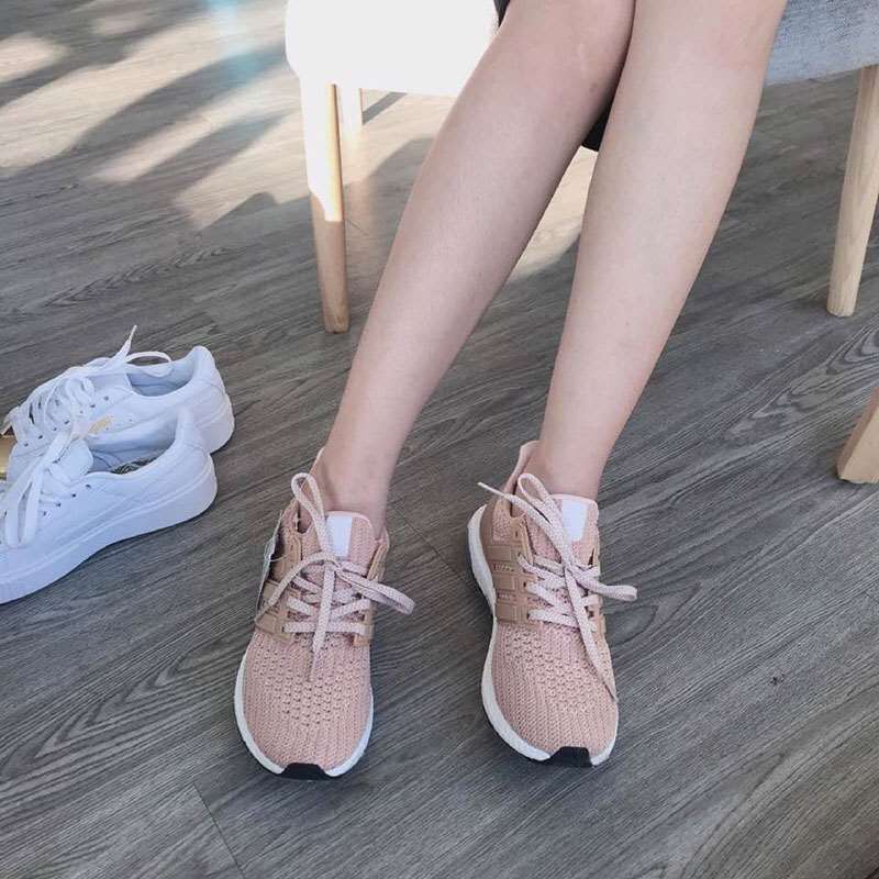 Giày sneaker chuyên chạy bộ và hoạt động thể thao