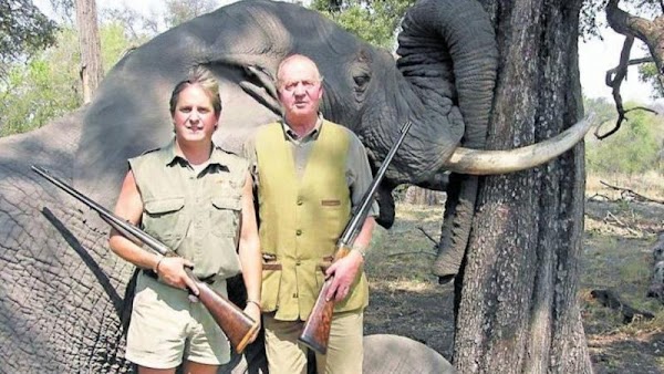 Cabras, elefantes y hasta un oso borracho: las cacerías más polémicas de Juan Carlos I Cabras, elefantes y hasta un oso borracho: las cacerías más polémicas de Juan Carlos I