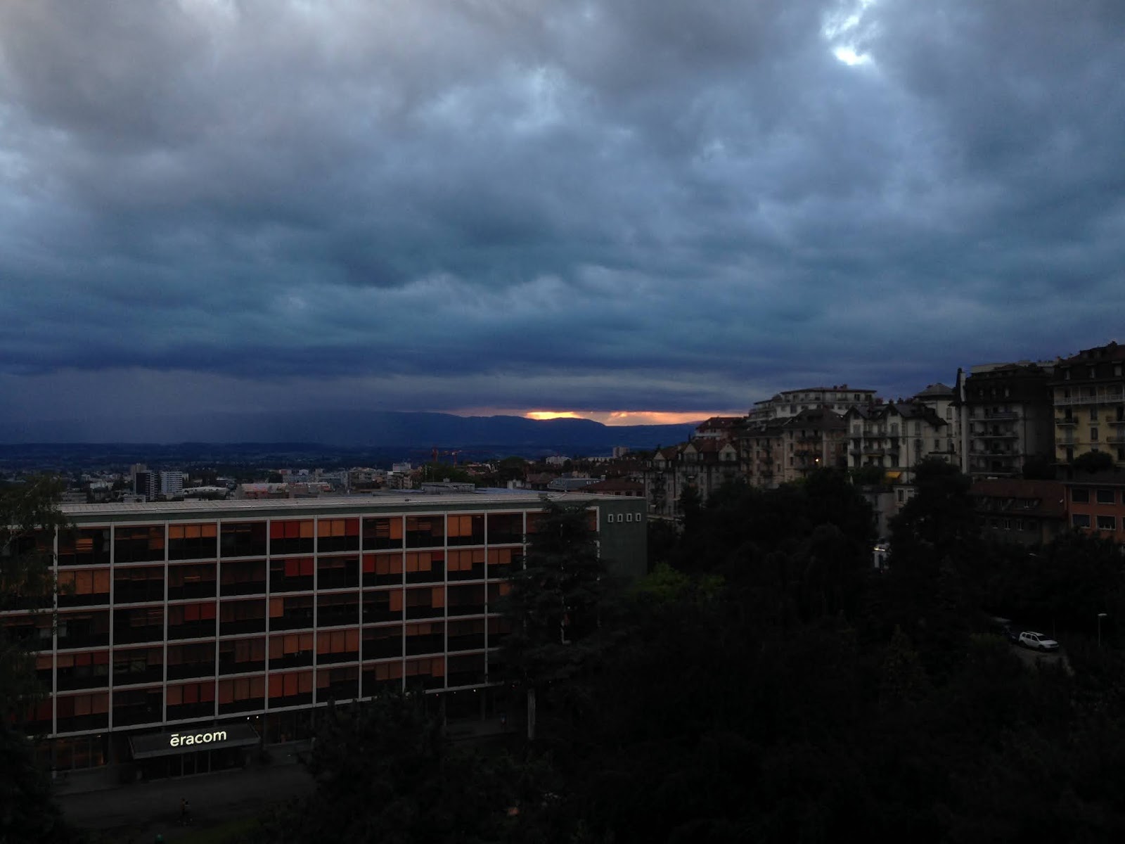 Yves-Noël Genod, le dispariteur: V ues de Lausanne Yves-Noël Genod, le dispariteur: V ues de Lausanne
