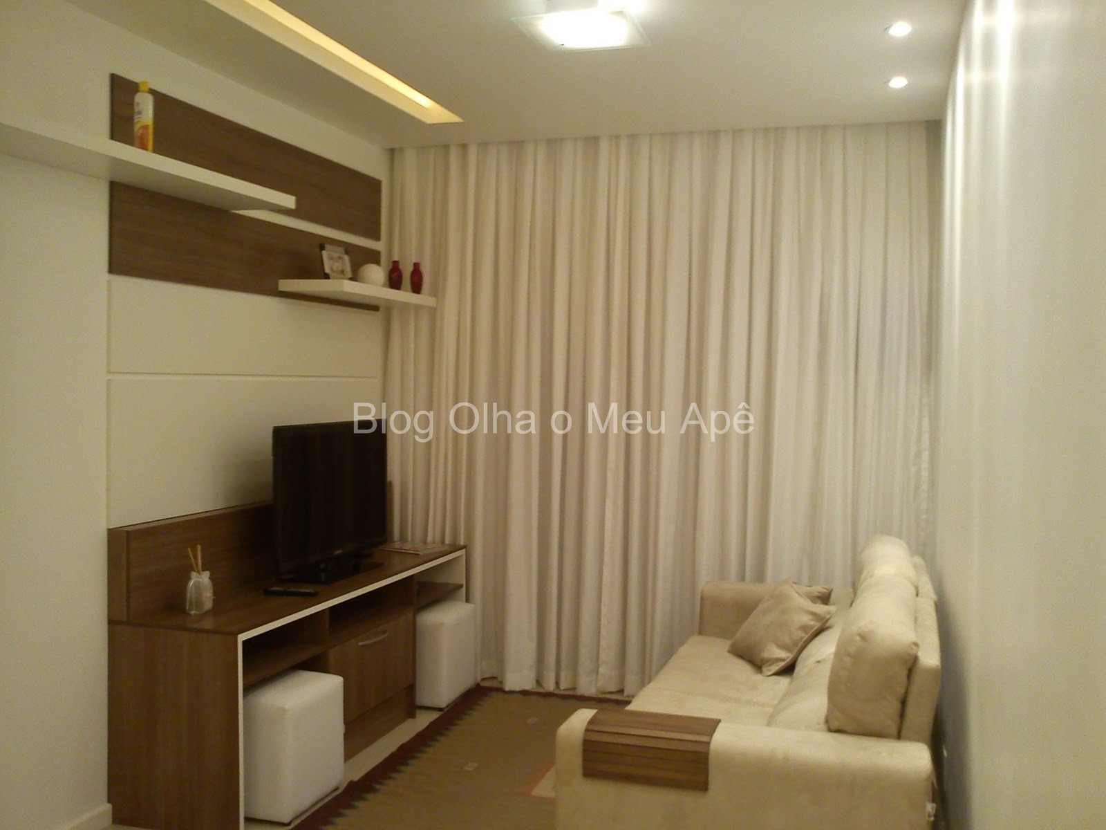 OLHA O MEU APÊ: Cortina da sala pronta e utilidades para a casa
