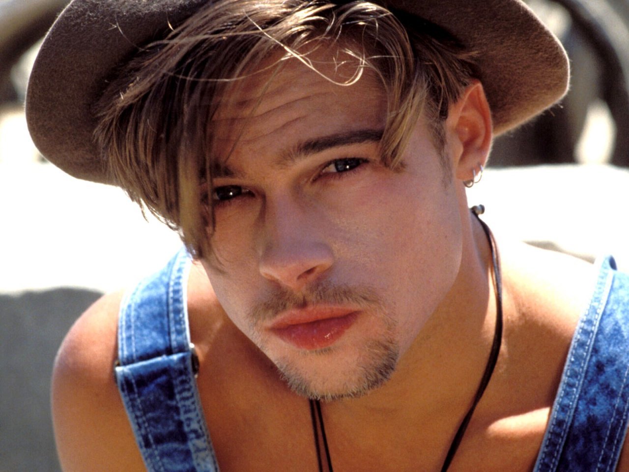 http://1.bp.blogspot.com/-lFLxADlJTYY/T0pSmC5tBfI/AAAAAAAAEB4/UNU4BAJHlCw/s1600/Brad-Pitt-brad-pitt+with+a+hat+wallpaper.jpg