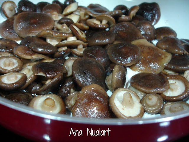  BRÓCOLI CON SHIITAKE / SHIITAKES SALTEADAS 