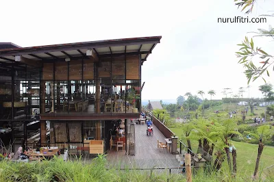 Cafe di Dusun Bambu Lembang