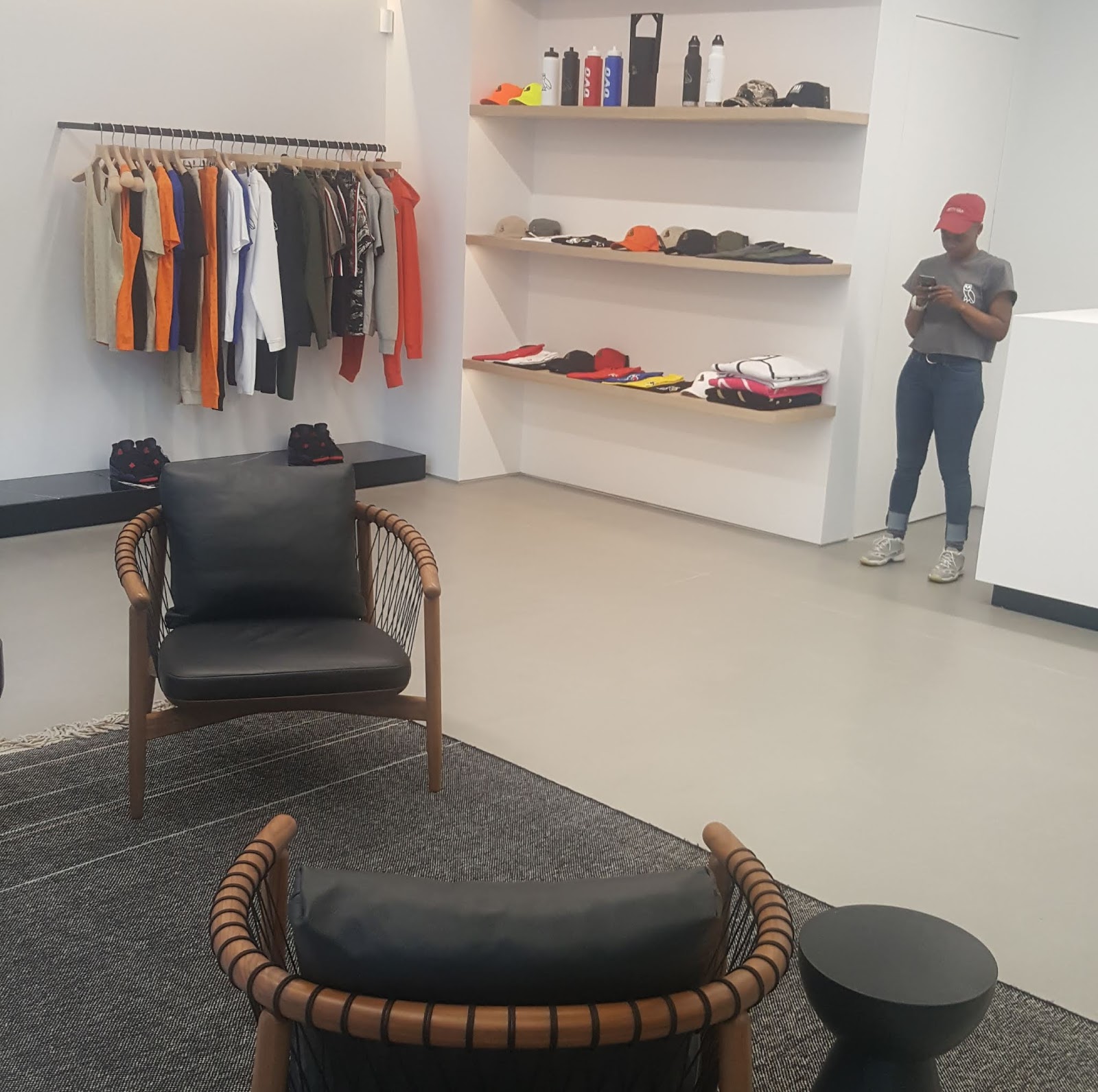 OVO CLOTHING SHOP Drake Brings OVO Store To Chicago's Gold Où trouver la Drake x Air Jordan 12 OVO 'White Gold' ?