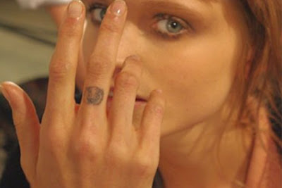 abbeylee finger tattoo