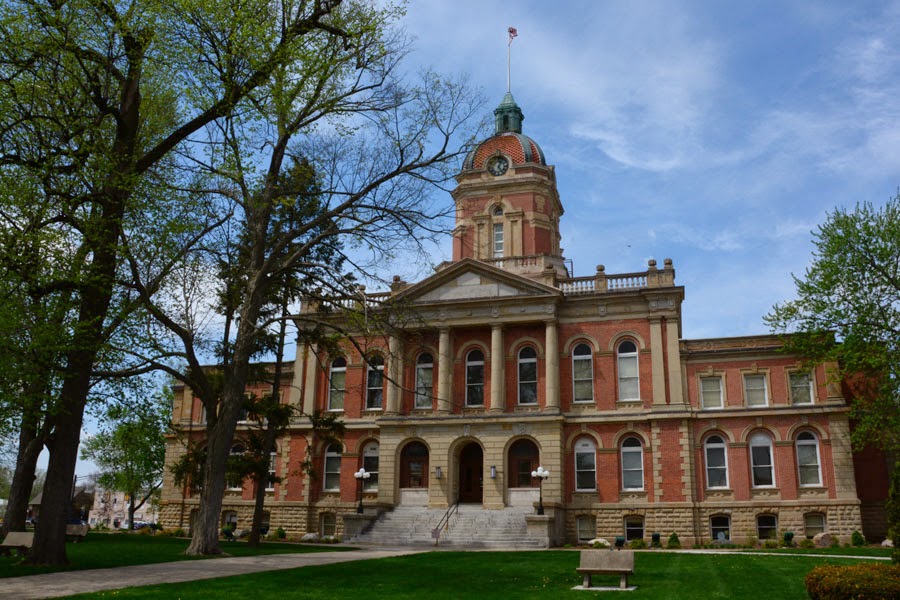 Trippin' along with Lin & Maryke! Goshen, IN Historic Downtown, Courthouse