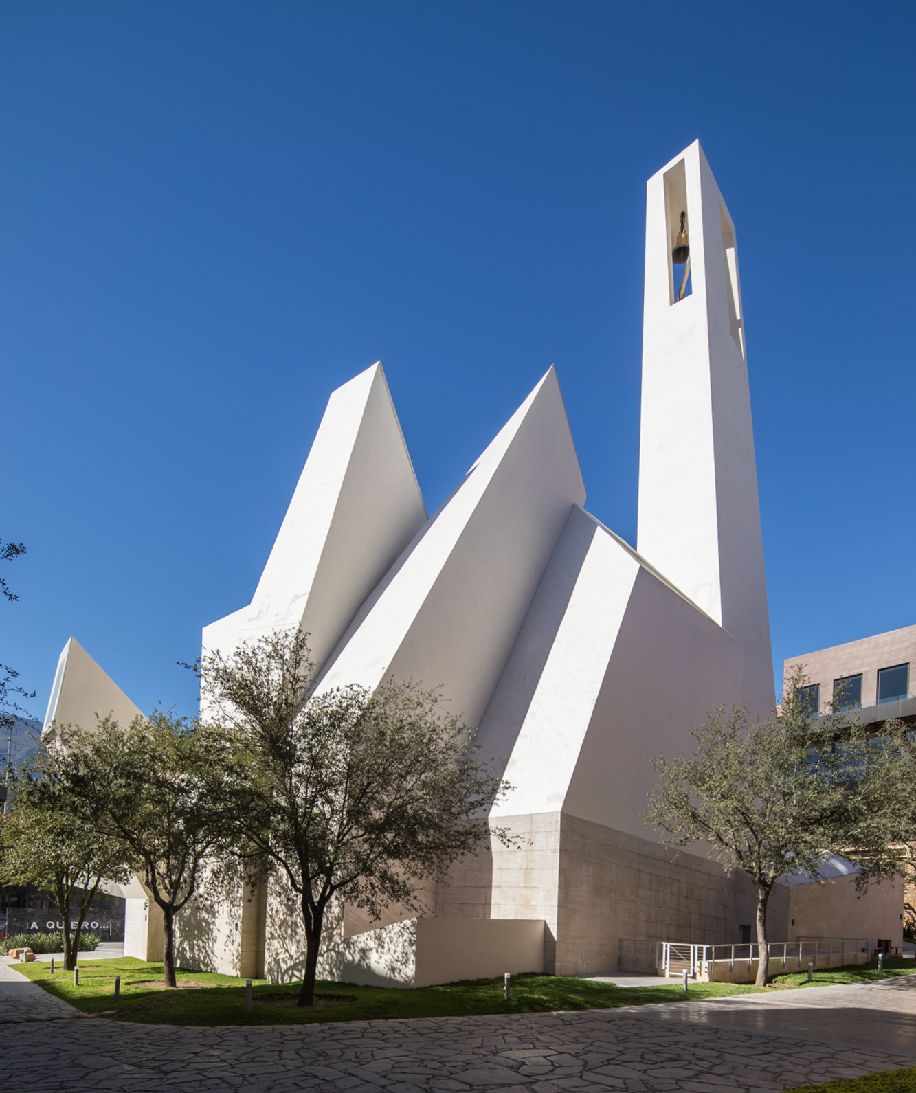 доминанта и акцент в композиции. основы композиции композиционный центр. принцип доминанты в композиции. объемно пространственная композиция. объемная композиция в архитектуре.