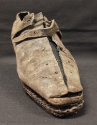 A Woodsrunner's Diary: A GENDERED SHOE FROM 17TH CENTURY-COPENHAGEN.