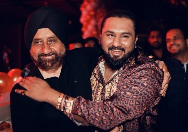 Yo Yo Honey Singh dengan ayahnya