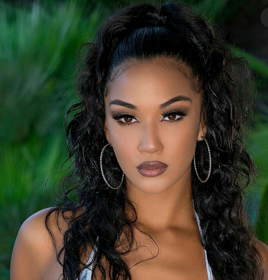 Kayla V Biography, Body Statistics, Facts