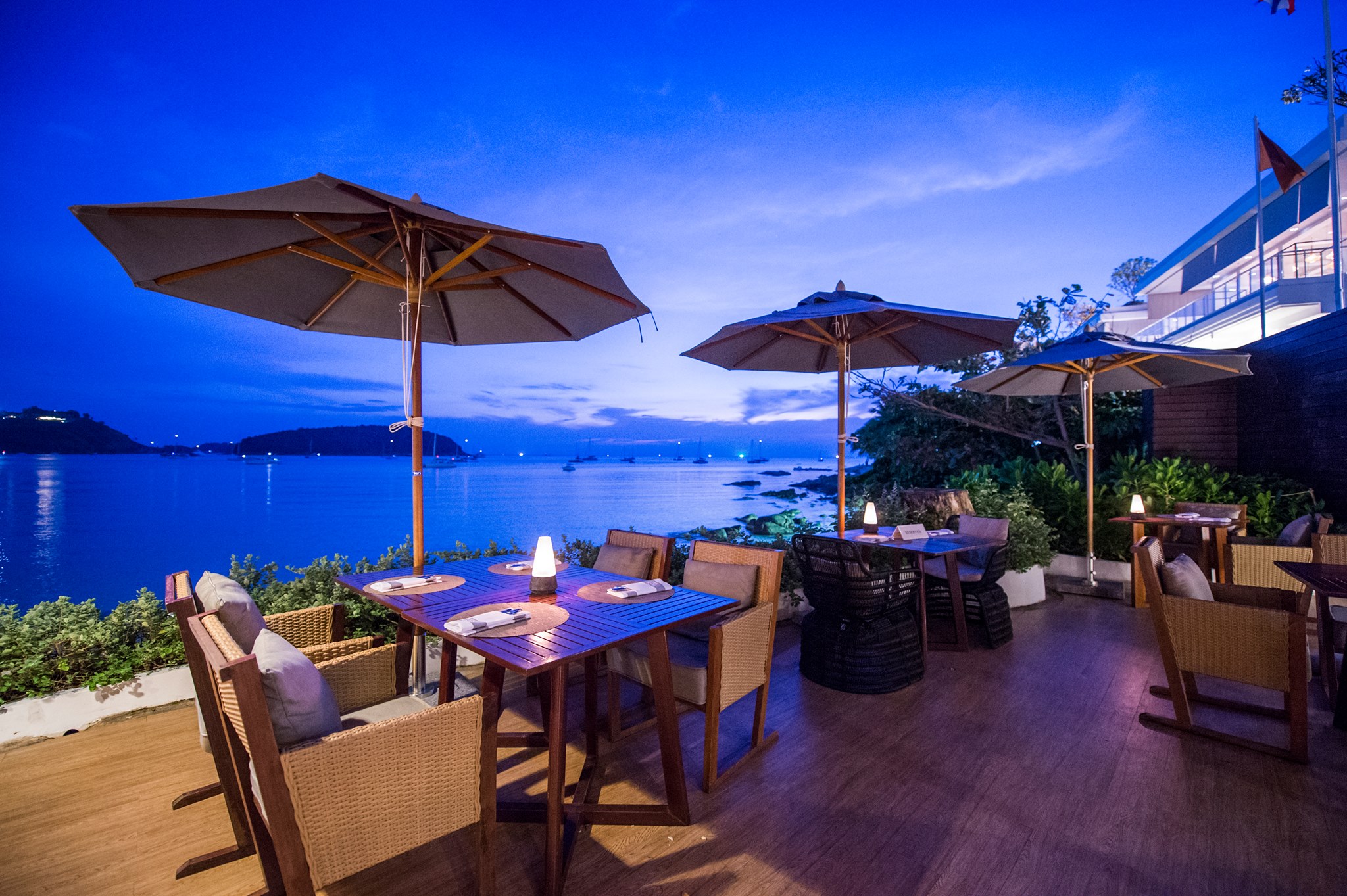 Отель най харн пхукет. Отели на пляже най харн. The nai harn phuket 5. Найн харн пхукет отель. Отель най харн пхукет.