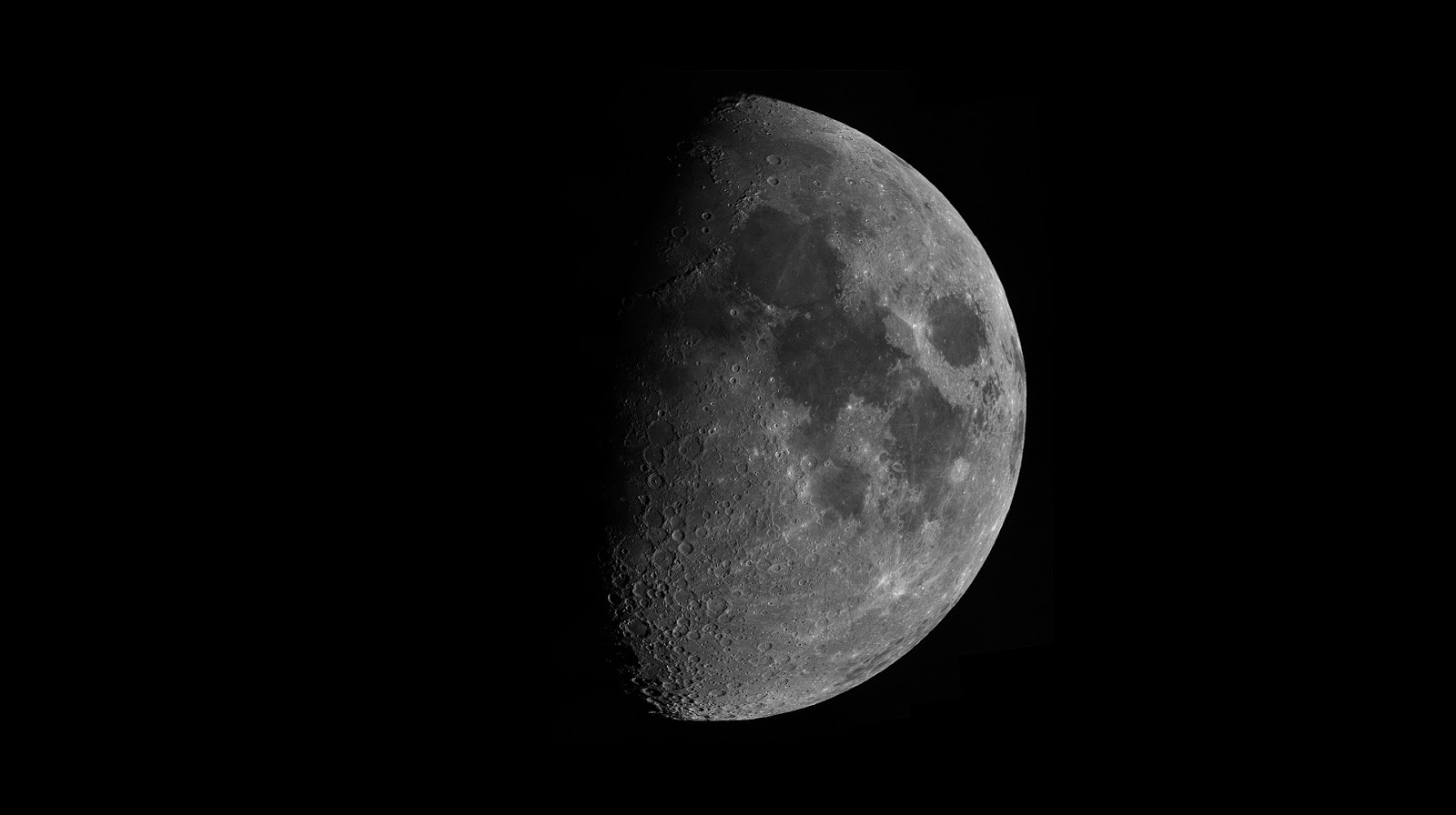Short Circuits and Infinite Loops: 4k wallpaper - Partial Moon