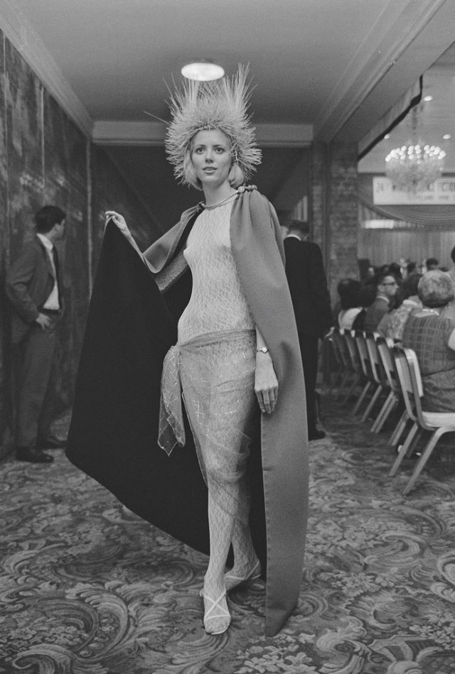 Science Fiction & Fantasy Costume Contestants Posing at the 24th World