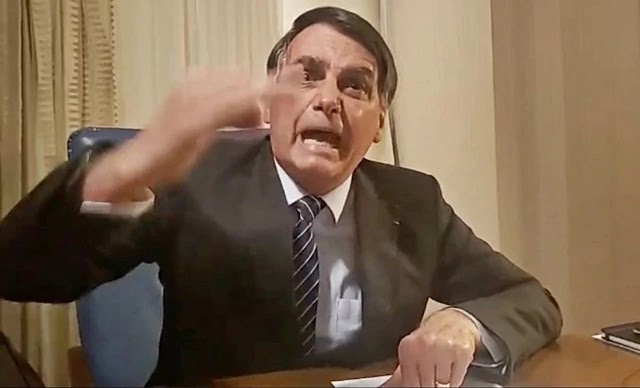 Collor surtou por depoimento de um motorista. Bolsonaro, por de um porteiro O presidente Jair Bolsonaro negou nesta noite qualquer envolvimento na morte da vereadora Marielle Franco e criticou a TV Globo pela matéria veiculada mais cedo, no Jornal Nacional, ligando seu nome ao caso.