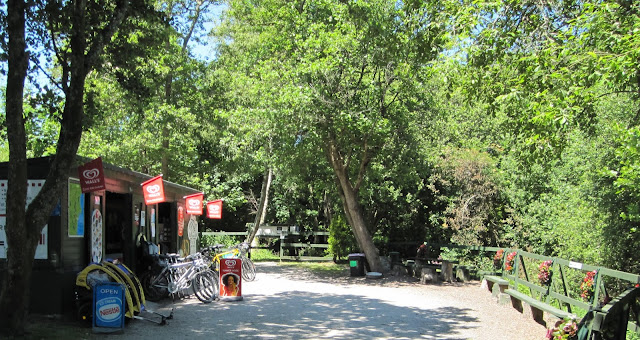 Ice creams, coffee and a picnic area at Pentewan Cycle Hire