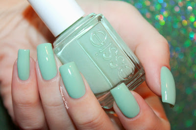 Swatch of nail polish "Fashion Playground" from Essie