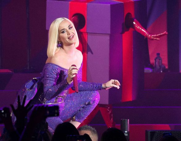 Katy Perry Performance Clicks at B96 Jingle Bash in Chicago