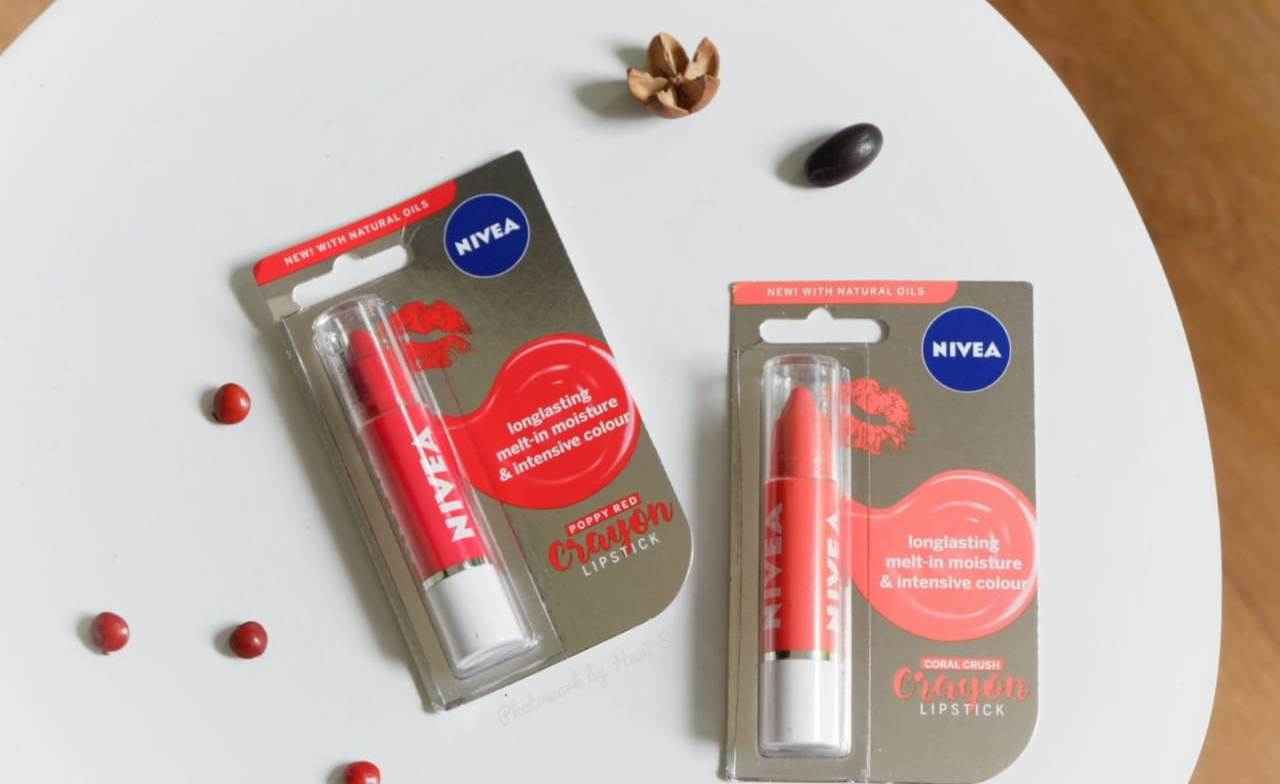 Nivea Lip Crayon Lipstick sekaligus Lip Care berbentuk Crayon Pertama
