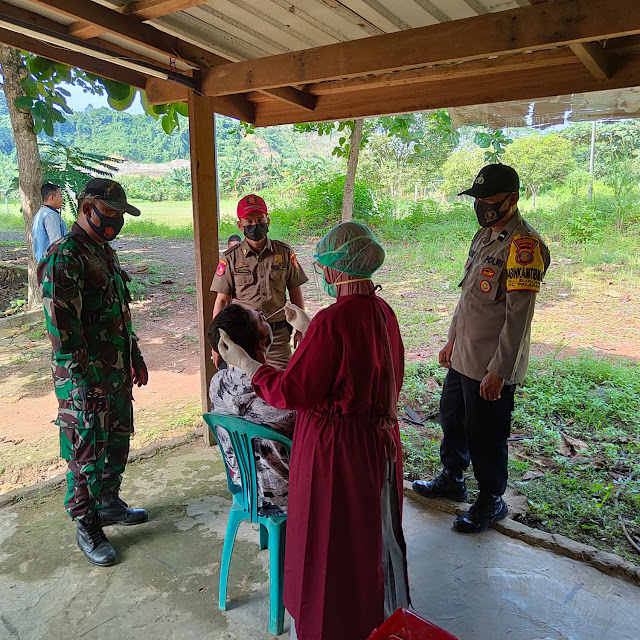 POLSEK PALARAN LAKUKAN TES ANTIGEN TERHADAP WARGA YANG MELINTAS DI