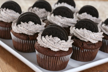 http://1.bp.blogspot.com/-lHmWM2yRMs0/TaixL-YUDjI/AAAAAAAAADI/XDfQ4fx1CFw/s1600/oreo-cupcakes.jpg