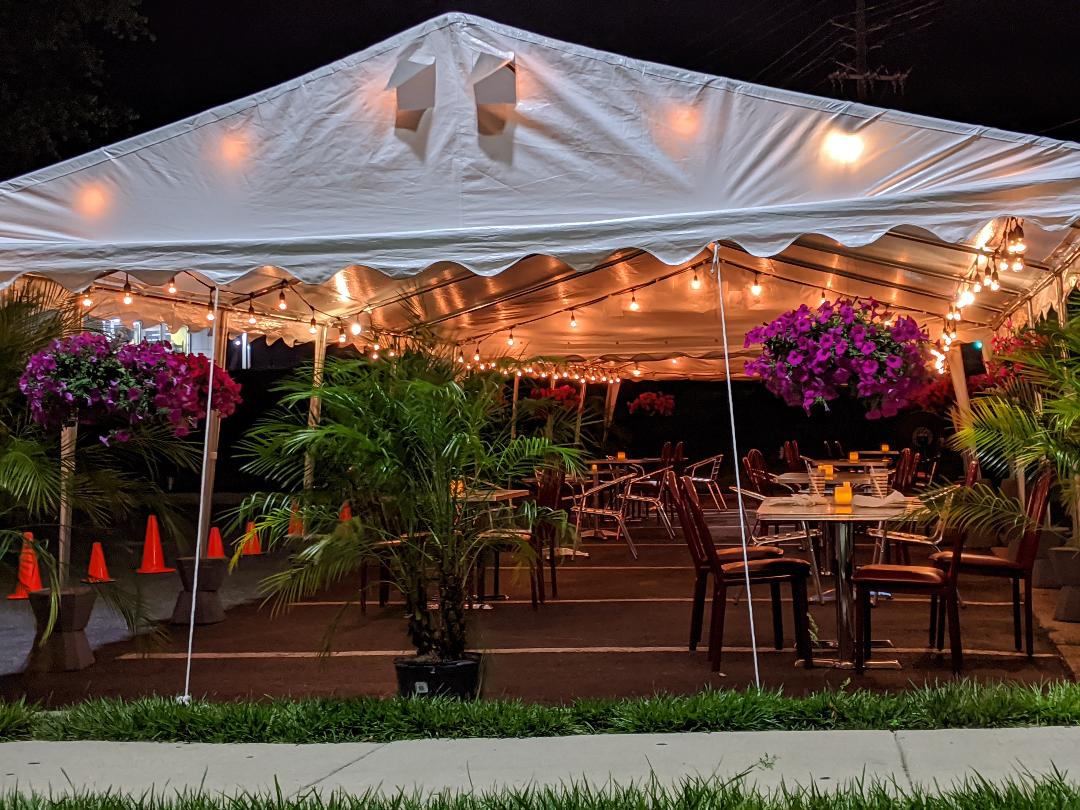 Rockville Nights Outdoor seating at Silver Diner in Rockville