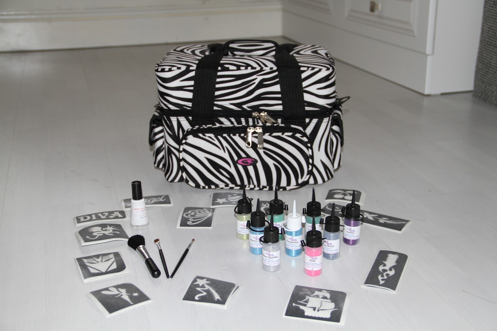 Nourish New Glitter Tattoo Kit.