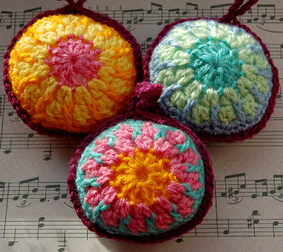 Creating my life in Technicolour: Crochet YAY - Ornaments