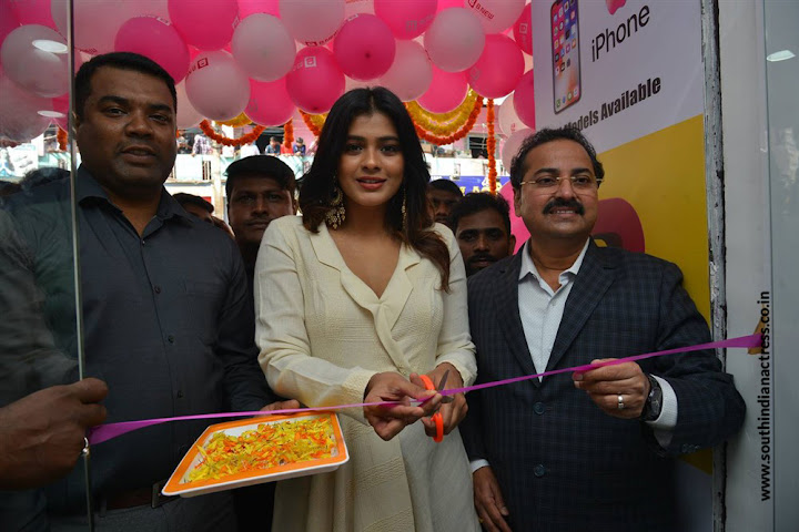 Hebah Patel launches B New Mobile Store at Tenali