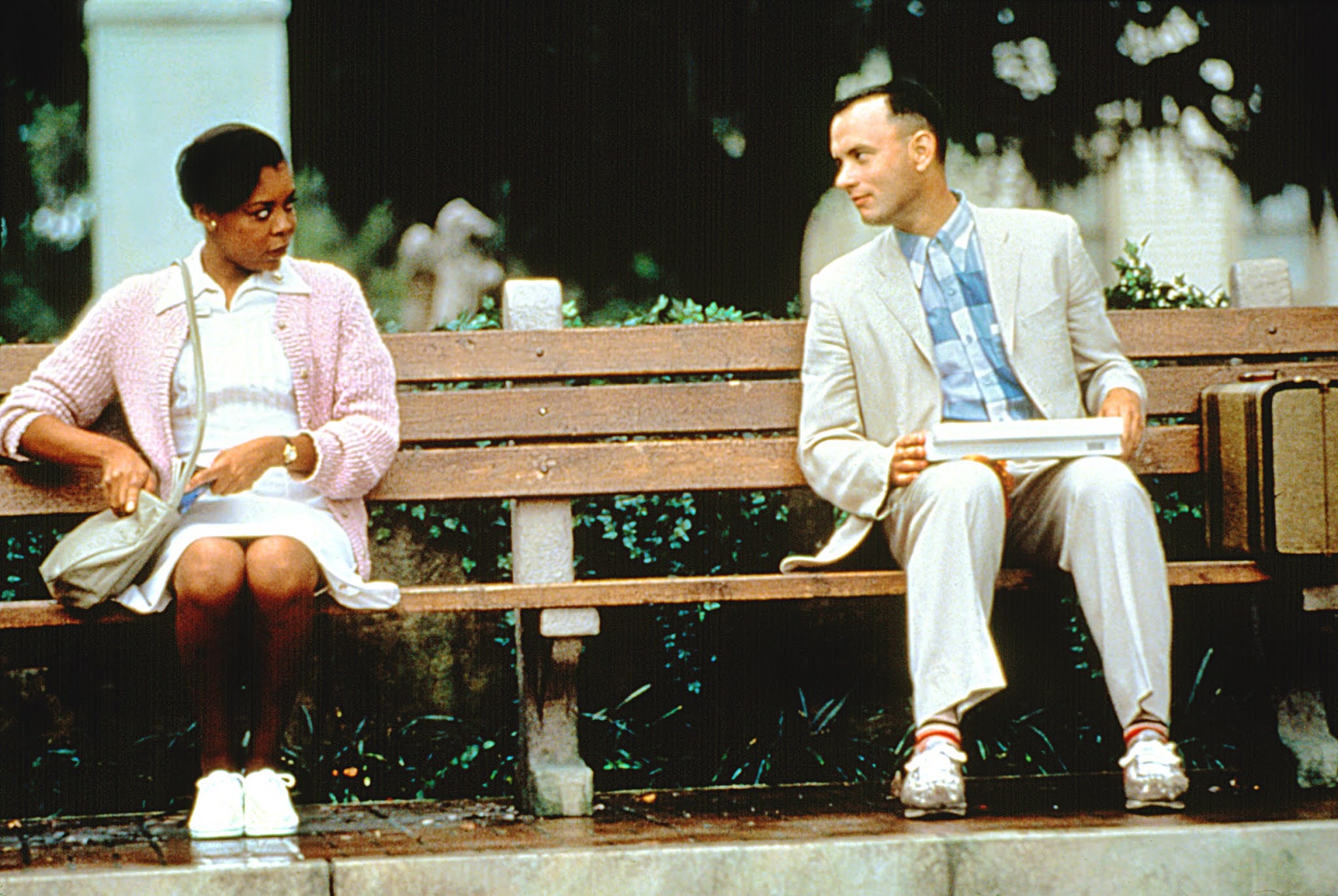 30 Amazing Photos of Tom Hanks From 1994’s Movie ‘Forrest Gump