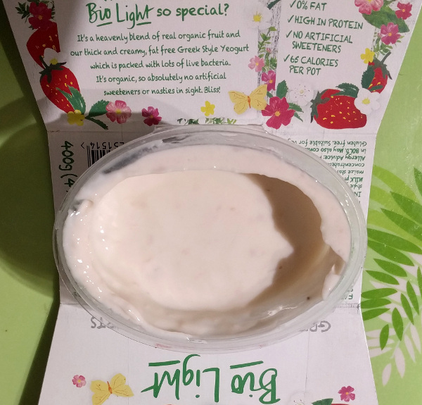 Yeo Valley Bio Light Organic Strawberry yogurt