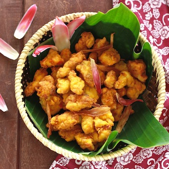 fried chicken with bunga kantan