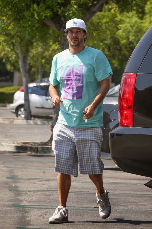 Kevin Federline World: Kevin Federline does commissions..