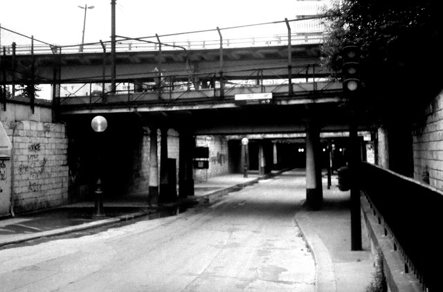 COMMUNISTE ET PÊCHEUR DE NUAGES . . . QUE LE VENT NE M'EMPORTE ! Rue