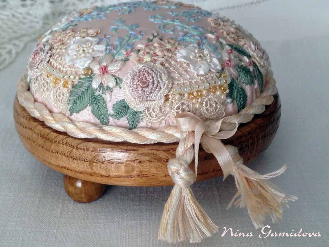 Карусель рукоделия: Розовая игольница.