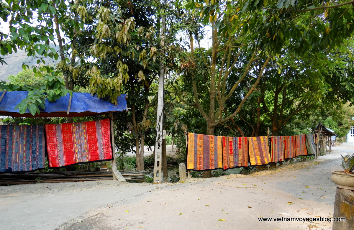 Tham quan du lịch bản người thái Pom Coong ở Mai Châu