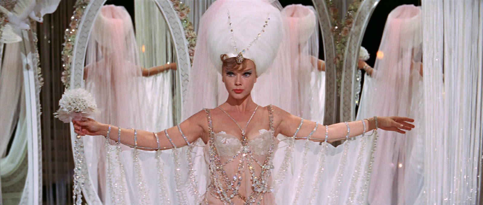 барбра стрейзанд смешная девчонка. барбара стрейзанд мюзиклы. барбара стрейзанд веселая девчонка. смешная девчонка с барбарой стрейзанд. фанни брайс стрейзанд.