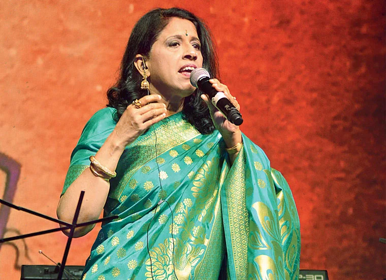 कविता कृष्णमूर्ति भारतीय सिनेमा की एक महत्वपूर्ण पार्श्वगायिका है। कविता जब आठ साल की थीं तो उन्होंने एक गायन प्रतियोगिता में प्रथम पुरस्कार जीता। तभी से वह बड़ी होकर एक मशहूर गायिका बनने का सपना देखने लगी थीं। 2005 को उन्हें पद्मश्री से पुरस्कृत किया गया।