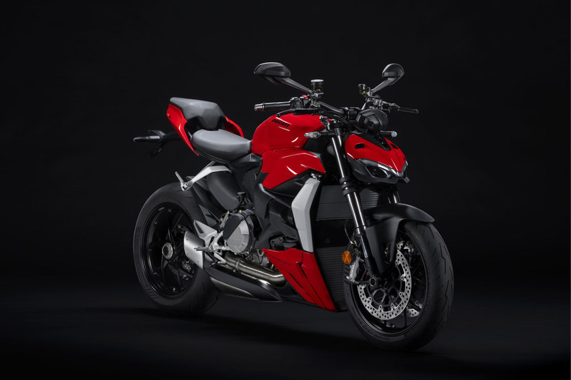 Streetfighter V2 and Streetfighter V4 SP: Two New Ducati Models Derived from the Successful "Fight Formula"