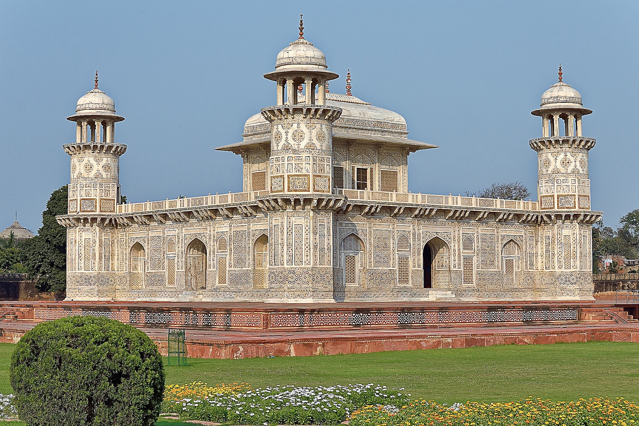 top place to visit agra