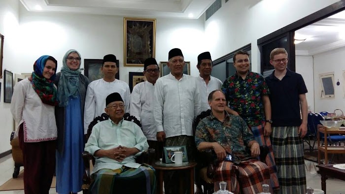Bersarung, Mahasiswa The King's College New York Pelajari Islam dan Sistem Pendidikan Pesantren