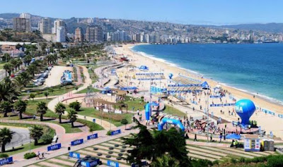 Photo: www.vinadelmarchile.cl A beach of Viña del Mar, Chile.
