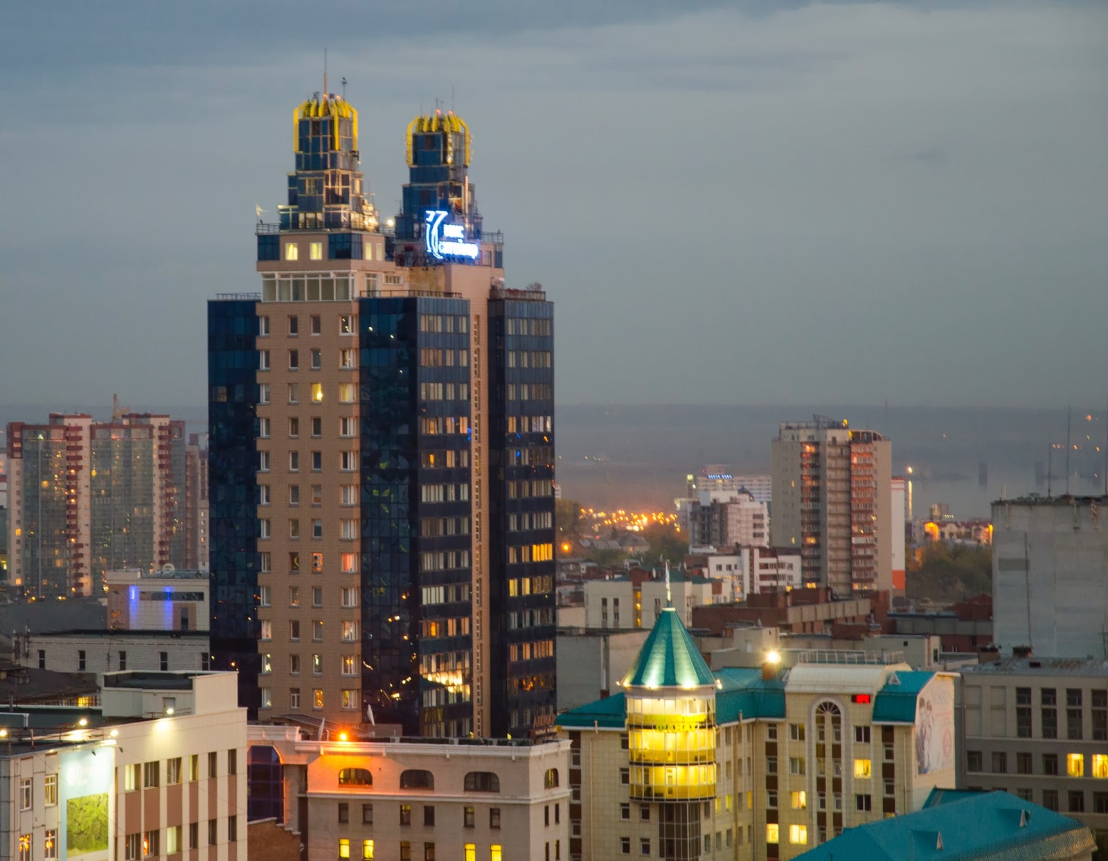 высотки новосибирска. новосибирск высокие здания. высокий дом. новосибирск высокие здания. небоскреб бэтмен новосибирск.