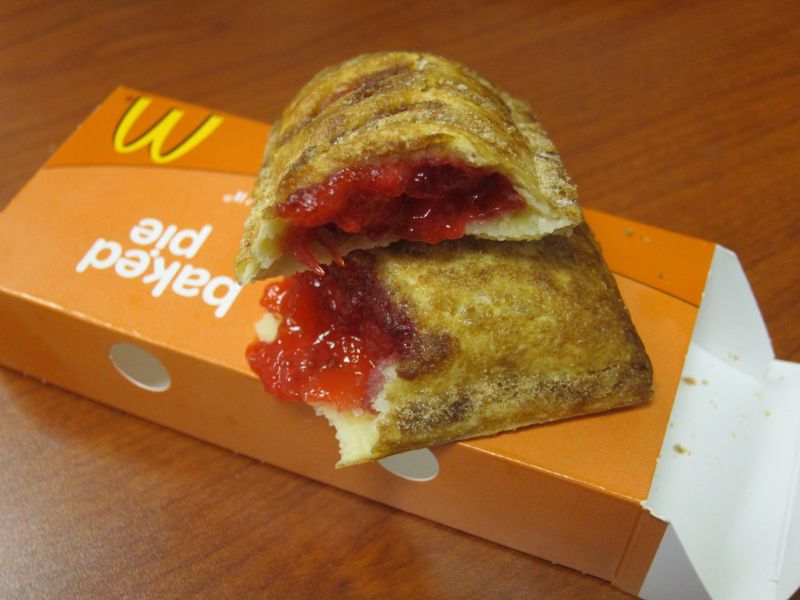Review McDonald's Baked Strawberry Pie Brand Eating