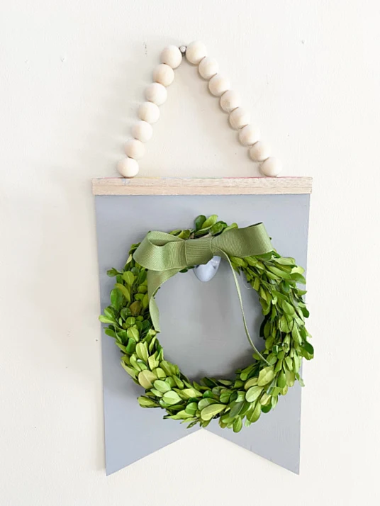 boxwood wreath hanger