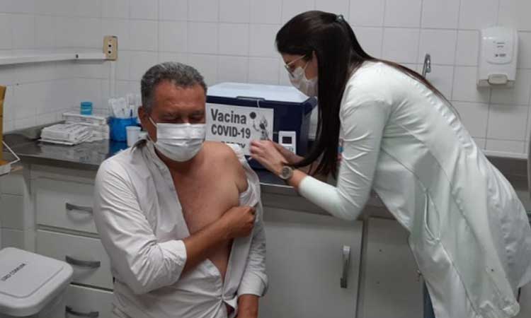 Rui Costa toma segunda dose da vacina contra Covid-19