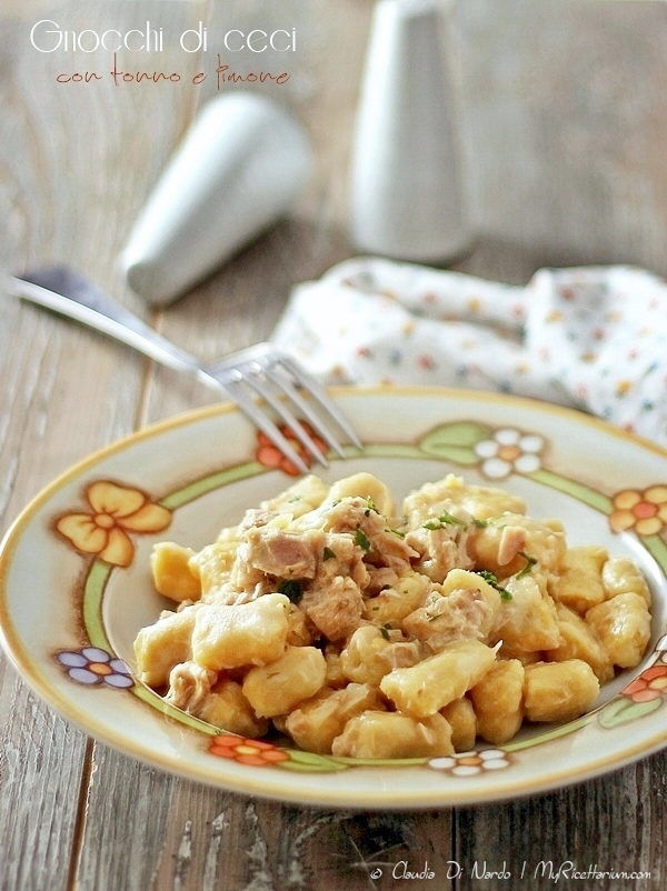 Gnocchi di ceci con tonno e limone