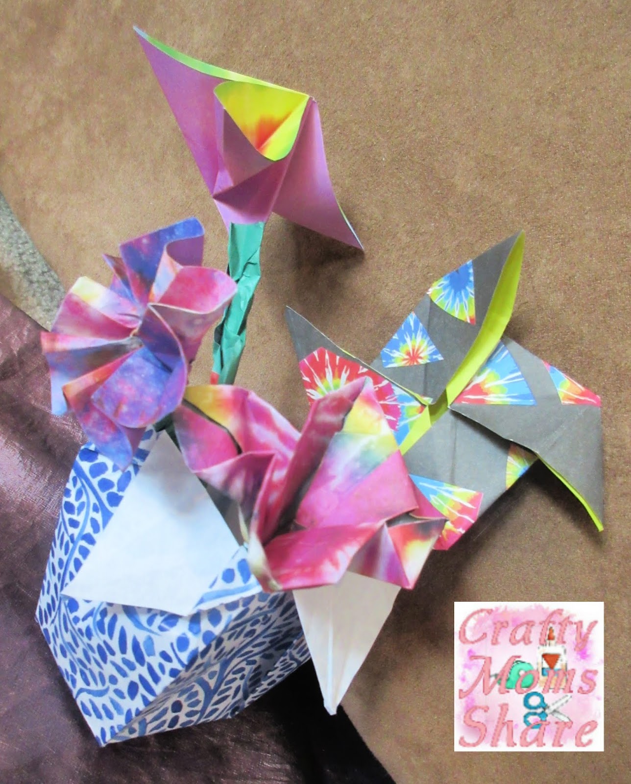 Origami for Kids and Adults: Over 100 Models of Animals, Paper Planes,  Flowers, Jewelry, Christmas, Halloween, and More: Japanese Paper Folding  and